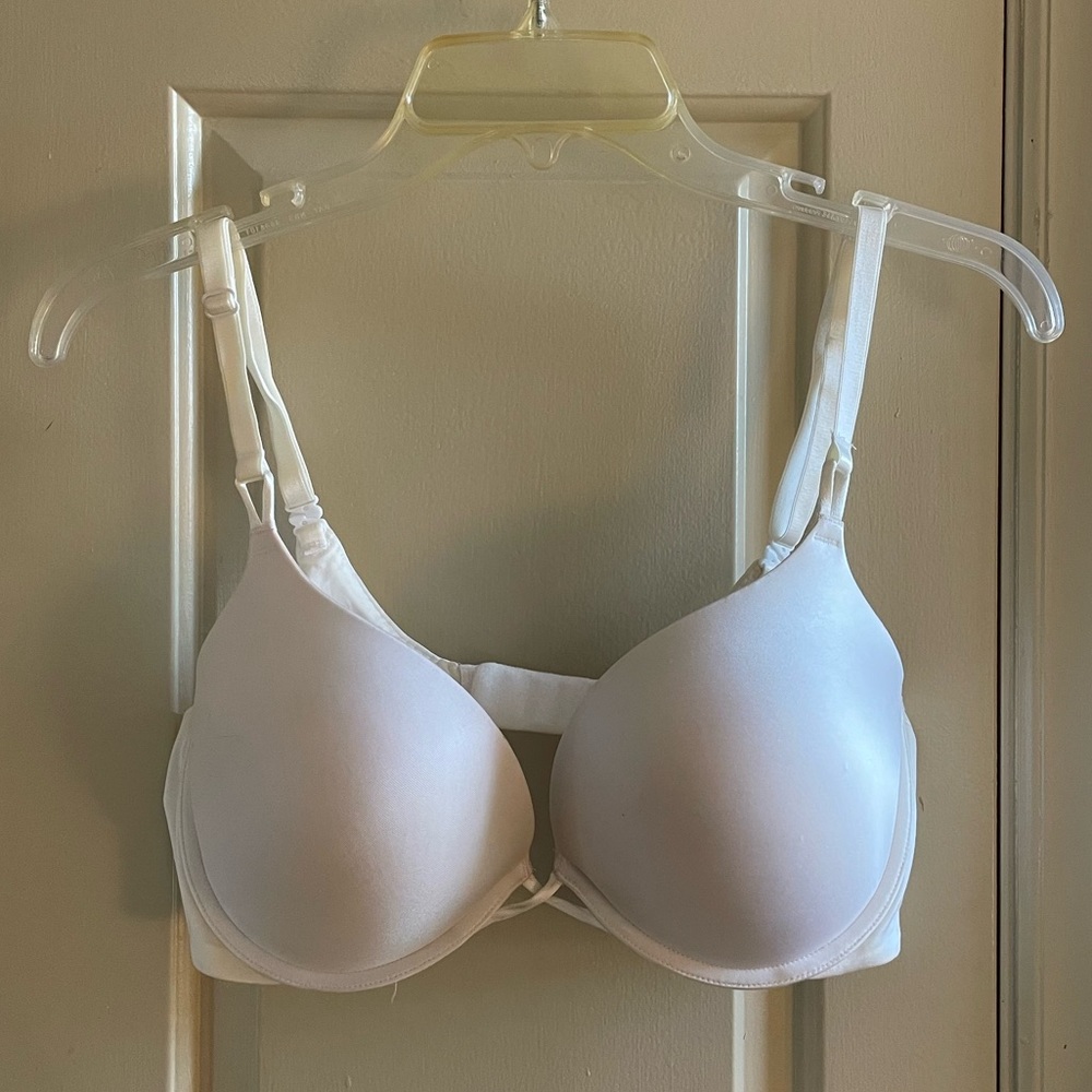 White bombshell plunge push-up bra